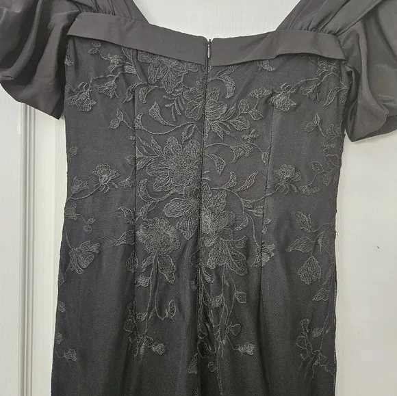 NWT JS Collections Black Elegant Black Evening Dress With Floral Embroidery SZ 4