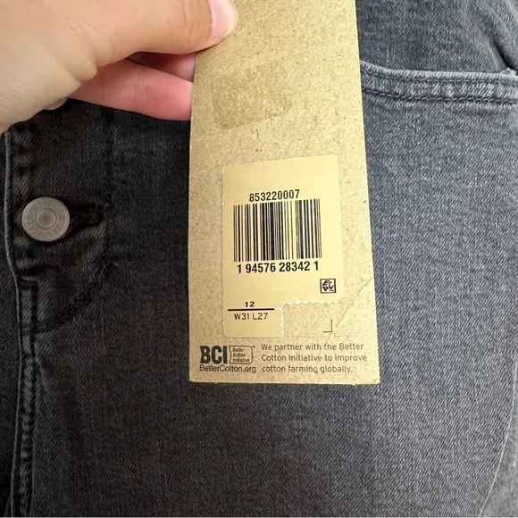 NWT LEVIS- Mile High Cropped Wide Leg Washer Black Denim Button Fly