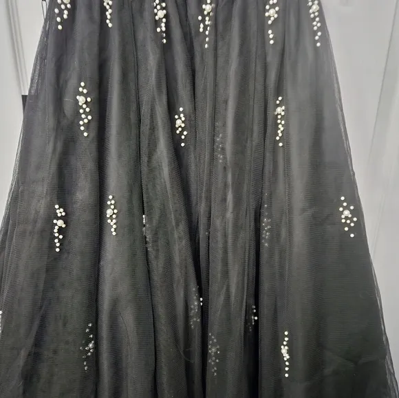 NWT  Mac Duggal Black Off The Shoulder Embellished Tulle Cocktail Dress SZ 4