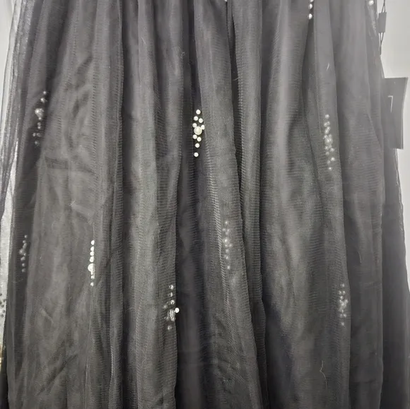 NWT  Mac Duggal Black Off The Shoulder Embellished Tulle Cocktail Dress SZ 4