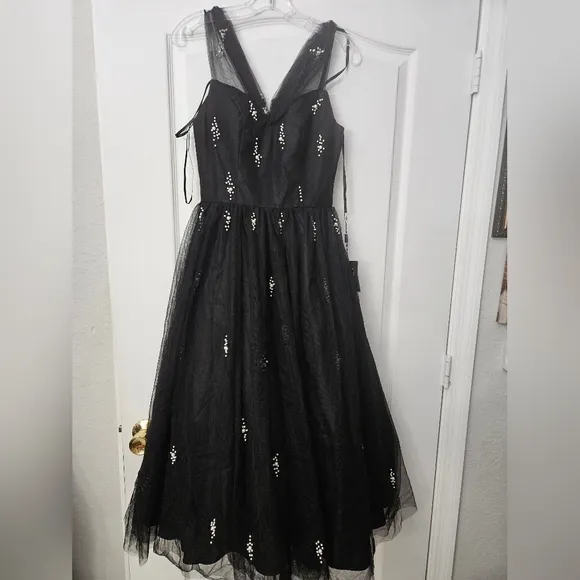 NWT  Mac Duggal Black Off The Shoulder Embellished Tulle Cocktail Dress SZ 4