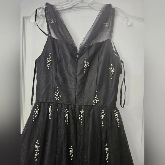 NWT  Mac Duggal Black Off The Shoulder Embellished Tulle Cocktail Dress SZ 4