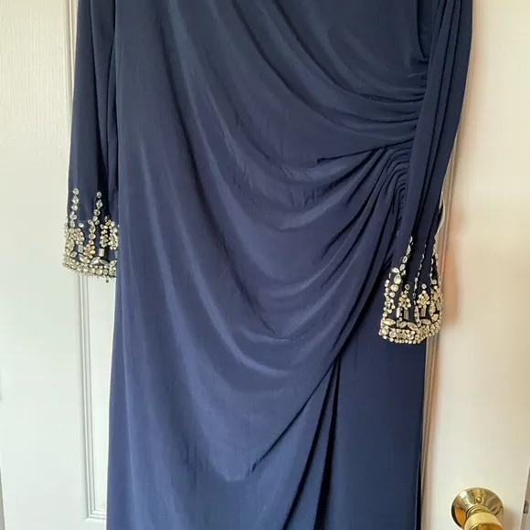 NWT Mac Duggal Navy Beaded Cuff Drop Shoulder Faux Wrap Gown SZ 14 1223Q