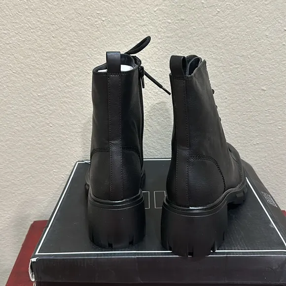 Nwt Mia black boots size 8.5. Zips on side. Ties in front.