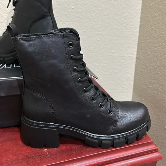 Nwt Mia black boots size 8.5. Zips on side. Ties in front.