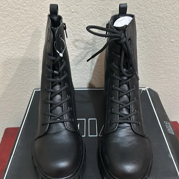 Nwt Mia black boots size 8.5. Zips on side. Ties in front.