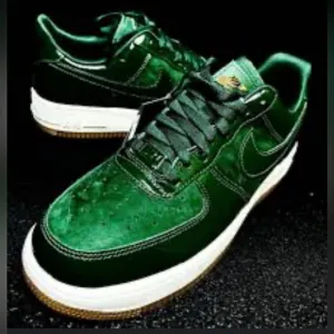 NWT Nike Air Force 1'07 LX Sneaker in Gorge Green