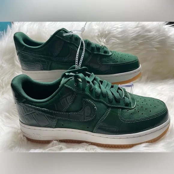 NWT Nike Air Force 1'07 LX Sneaker in Gorge Green