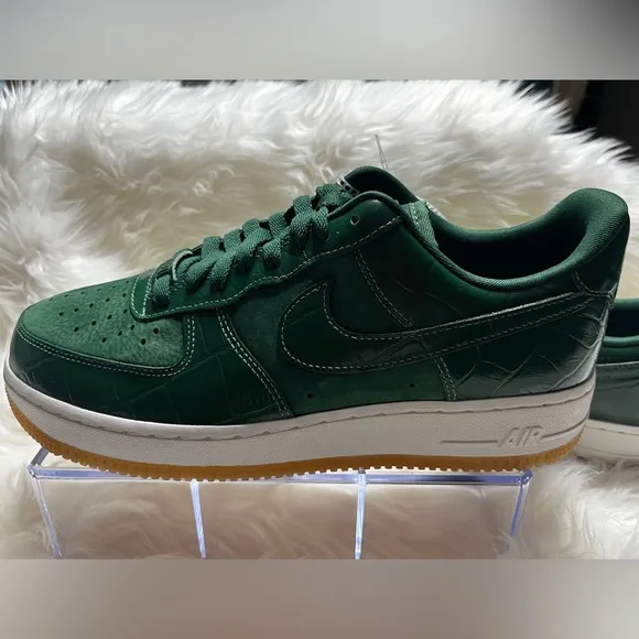 NWT Nike Air Force 1'07 LX Sneaker in Gorge Green