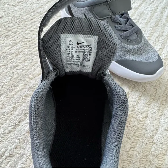 NWT Nike Kids Flex Experience RN 8 PSV Runner Gray Shoes