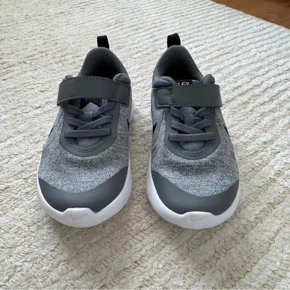 NWT Nike Kids Flex Experience RN 8 PSV Runner Gray Shoes