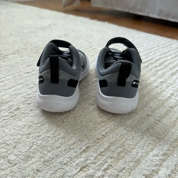 NWT Nike Kids Flex Experience RN 8 PSV Runner Gray Shoes