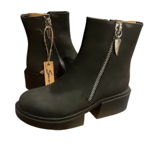 NWT seven7 the vault women's black double side zip platform  size 8