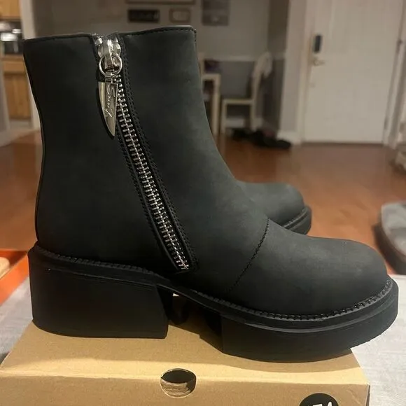 NWT seven7 the vault women's black double side zip platform  size 8