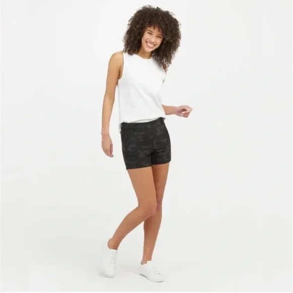 NWT SPANX Sunshine Shorts 4&quot; InsPull On 4-Way Stretch Pockets L in Black Camo