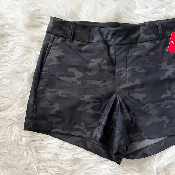 NWT SPANX Sunshine Shorts 4&quot; InsPull On 4-Way Stretch Pockets L in Black Camo