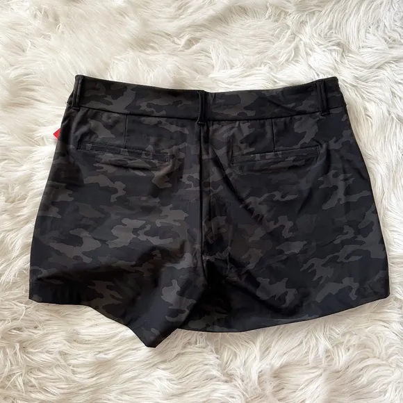 NWT SPANX Sunshine Shorts 4&quot; InsPull On 4-Way Stretch Pockets L in Black Camo