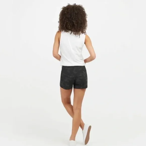 NWT SPANX Sunshine Shorts 4&quot; InsPull On 4-Way Stretch Pockets L in Black Camo