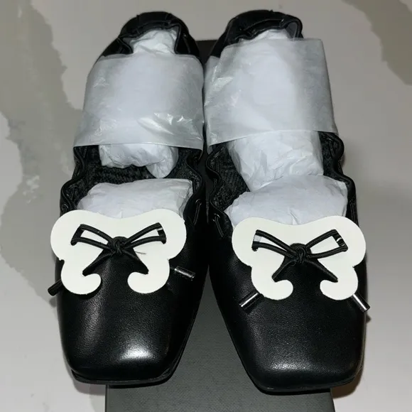 NWT Vince Camuto Valarrae Black Leather Ballet Flats 7 MSRP $165