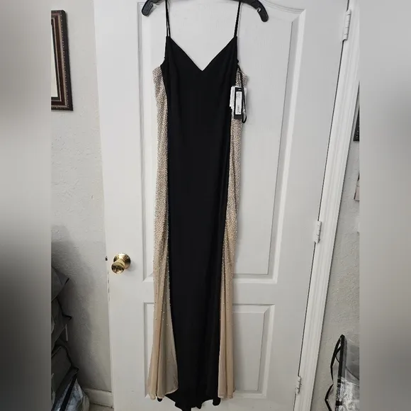 NWT Xscape Beaded Mesh Detail Sleeveless Sheath Gown Sz 10 Black Nude Silver