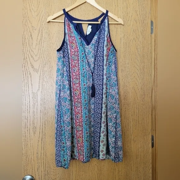Olive &amp; Oak floral boho sleeveless shift swing sundress v neck tassel cut out S