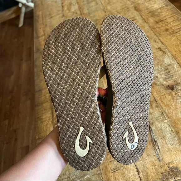 Olukai Paniolo Thong Sandals 7 Flip Flops Slip On Olive Green Comfort Flats
