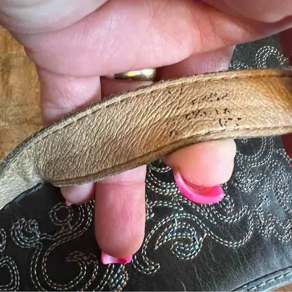 Olukai Paniolo Thong Sandals 7 Flip Flops Slip On Olive Green Comfort Flats