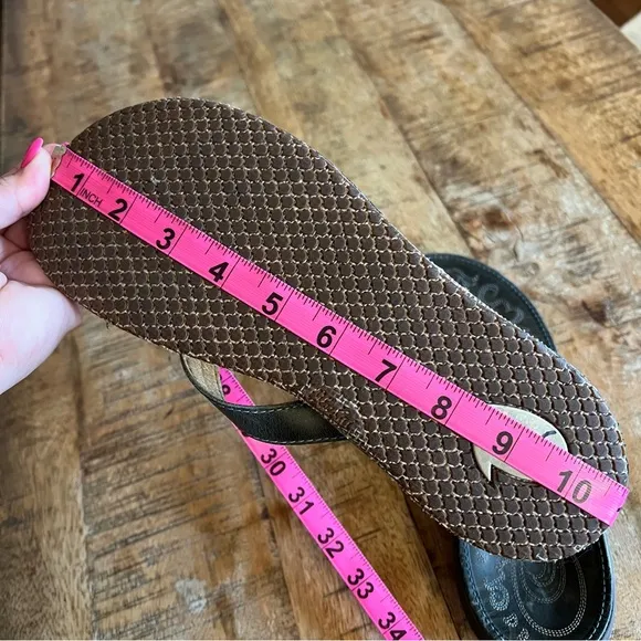 Olukai Paniolo Thong Sandals 7 Flip Flops Slip On Olive Green Comfort Flats
