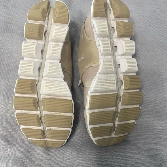 On Cloud Running Shoes Women Size 8.5