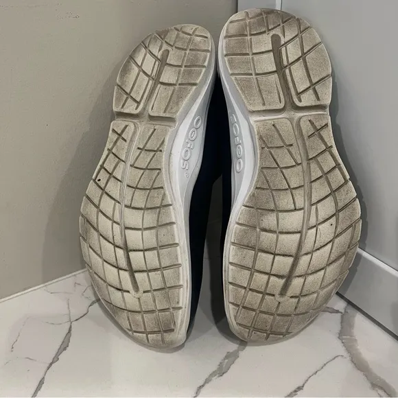 OOFOS, Black Women's OOmg sneaker Shoes, size 9