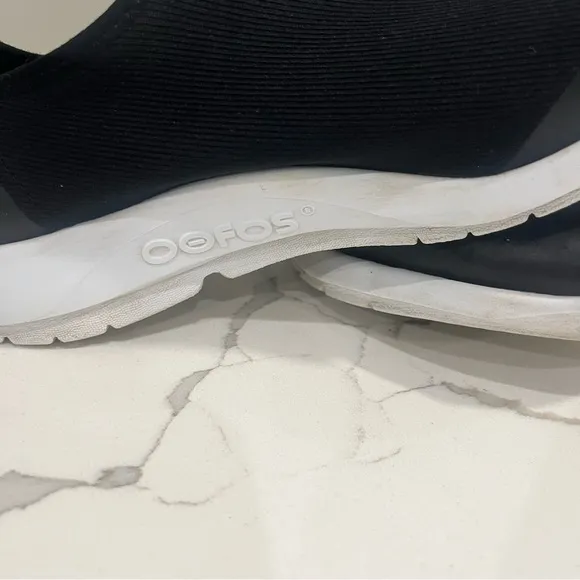 OOFOS, Black Women's OOmg sneaker Shoes, size 9