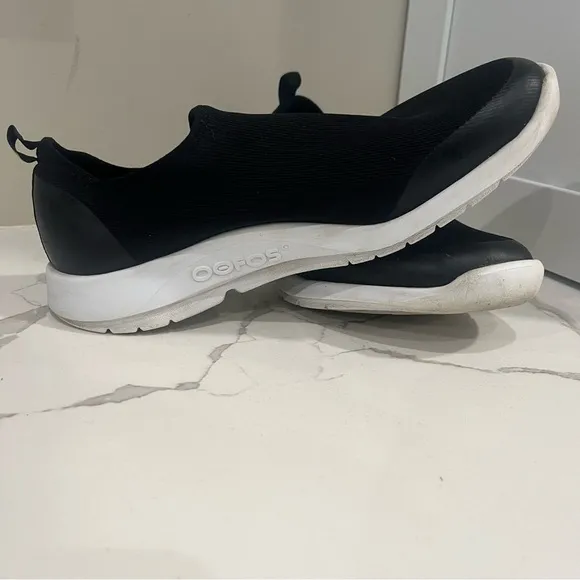 OOFOS, Black Women's OOmg sneaker Shoes, size 9