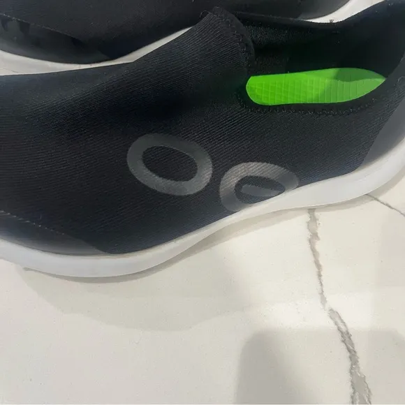 OOFOS, Black Women's OOmg sneaker Shoes, size 9