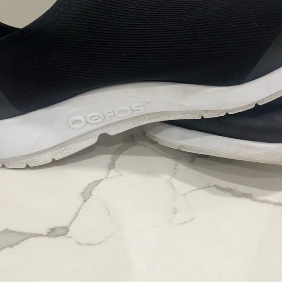 OOFOS, Black Women's OOmg sneaker Shoes, size 9