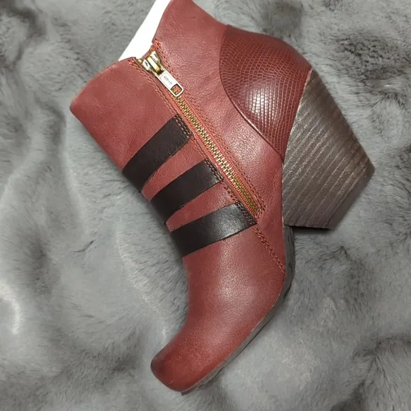 OTBT Lasso leather boots with box - never worn. Made with quality leather