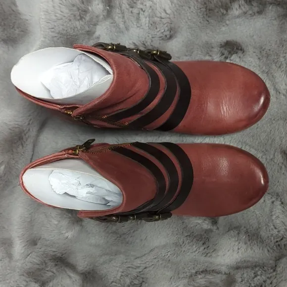 OTBT Lasso leather boots with box - never worn. Made with quality leather