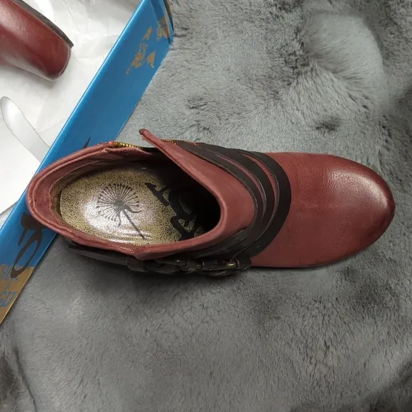 OTBT Lasso leather boots with box - never worn. Made with quality leather