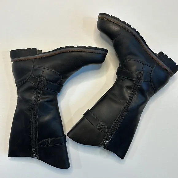 Patagonia Grey Leather Buckle Boots