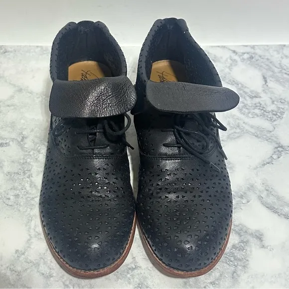 Patricia Nash Sabrina ankle boots Black perforated Leather lace up fold booties