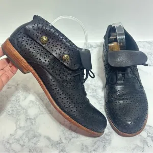 Patricia Nash Sabrina ankle boots Black perforated Leather lace up fold booties