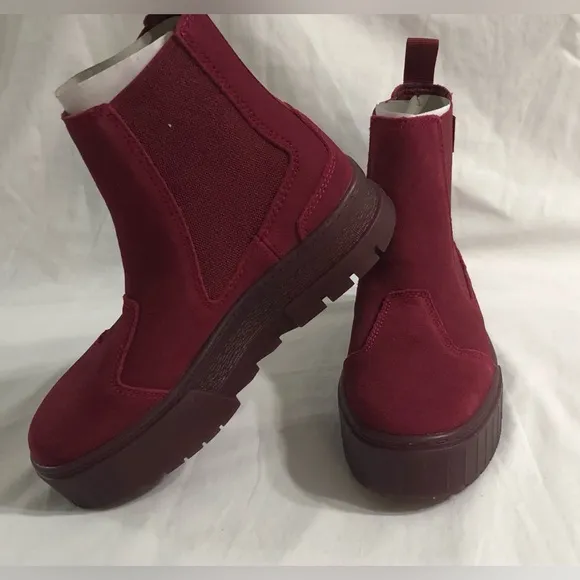 Puma ankle boots Leather Suede Mayze Chelsea Curtain Call  red Persian. Size 7