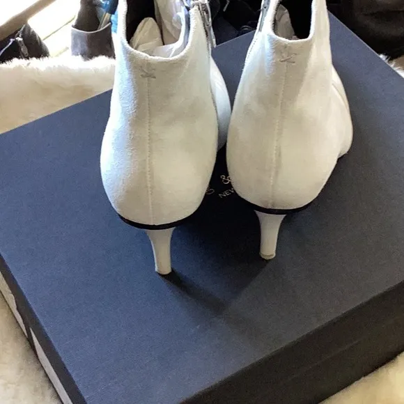 Rag &amp; Bone Women's White Ankle Bootsdesigner.Suede &amp;leather. Used for one show