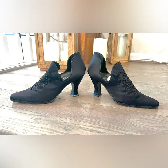 RALPH LAUREN Vintage Satin Beaded Formal Pumps