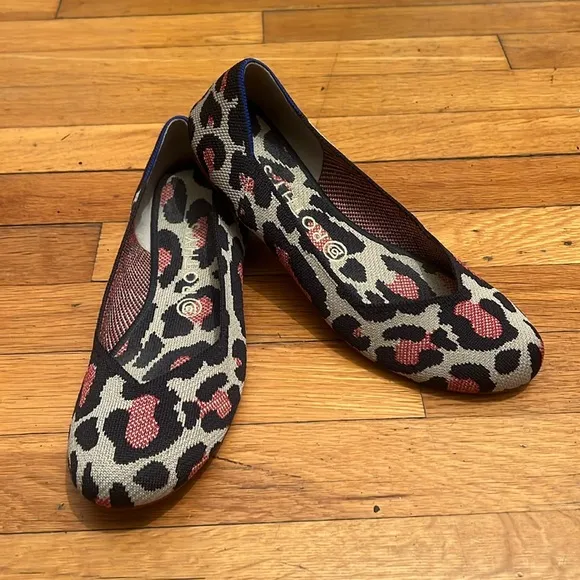 **Rare/Retired** Rothy’s Round Toe Flats in Red Cat, size 9.5