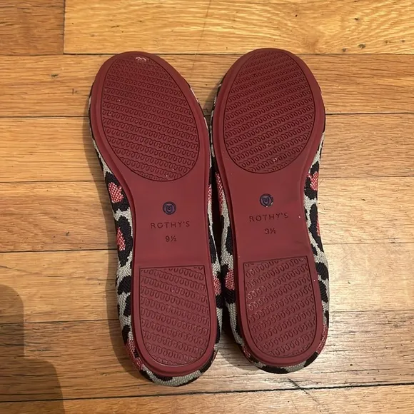 **Rare/Retired** Rothy’s Round Toe Flats in Red Cat, size 9.5
