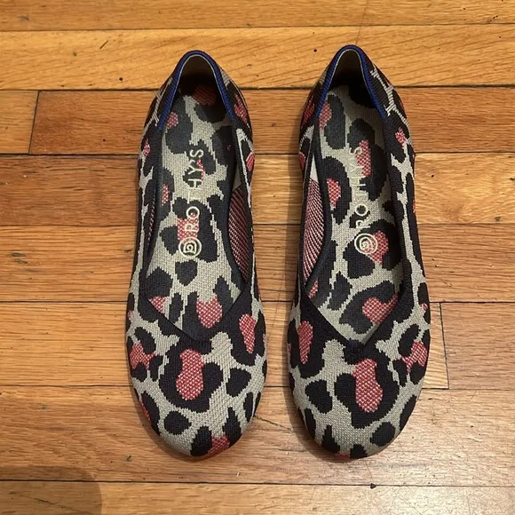 **Rare/Retired** Rothy’s Round Toe Flats in Red Cat, size 9.5