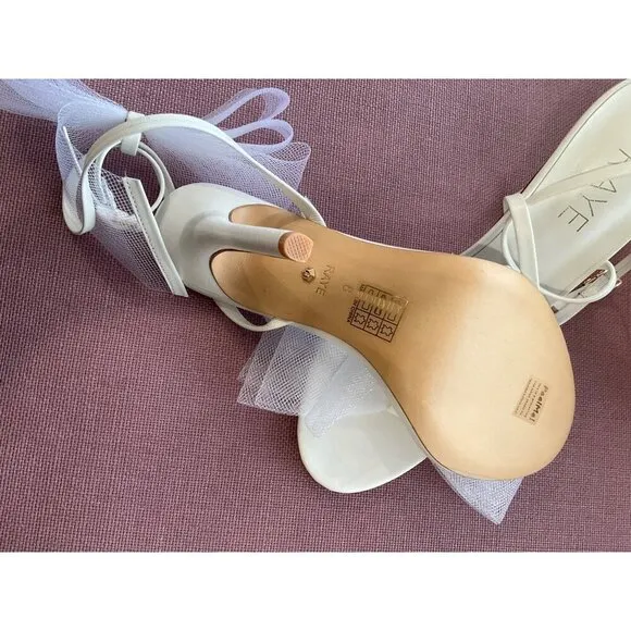 Raye Bubbly High Heels in Ivory 8 New with Box Womens Bridal Bow Sandals