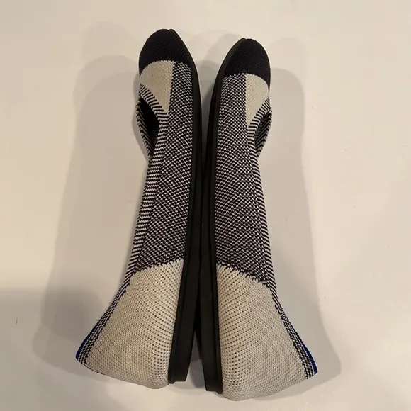 Rothys Black and White round cap toe flat SZ 7