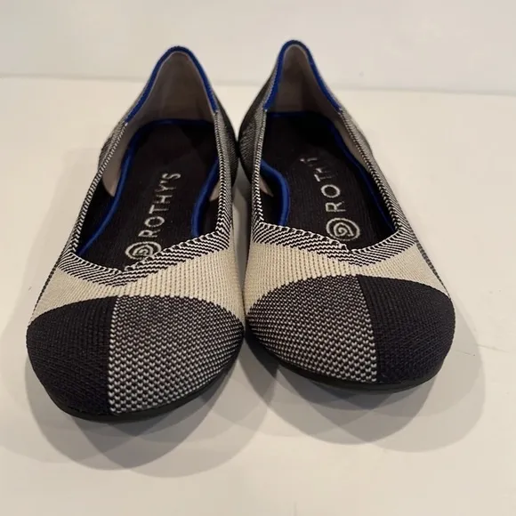 Rothys Black and White round cap toe flat SZ 7