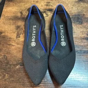 Rothy’s Black pointed ballet flats size 8